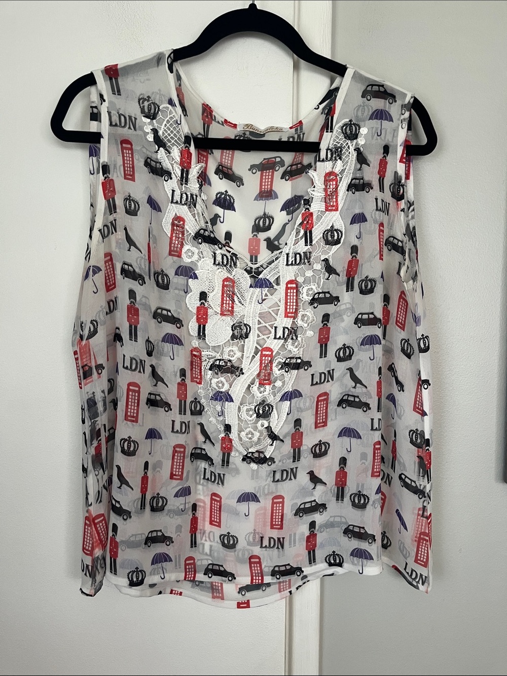 Women’s White London Print Sleeveless Blouse with Lace Trim